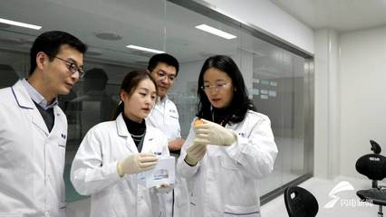 人大代表履職記 李燕，科技創(chuàng)新才是企業(yè)立身之本，要讓14億人對(duì)醫(yī)藥產(chǎn)業(yè)充滿信任